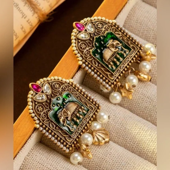 Vintage Elegant Gold and Green Elephant Earrings - Picture 3 of 4